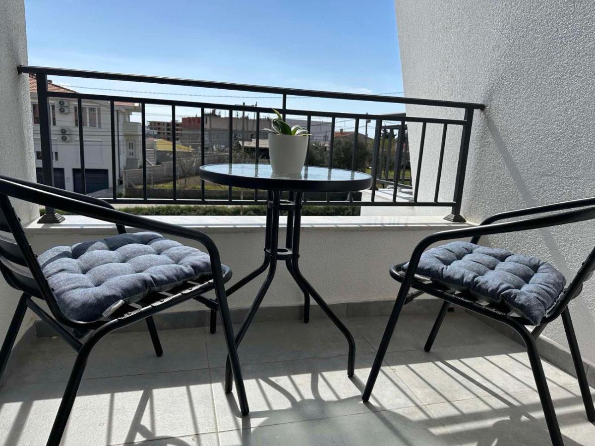 Danin Apartmani Bar Dış mekan fotoğraf