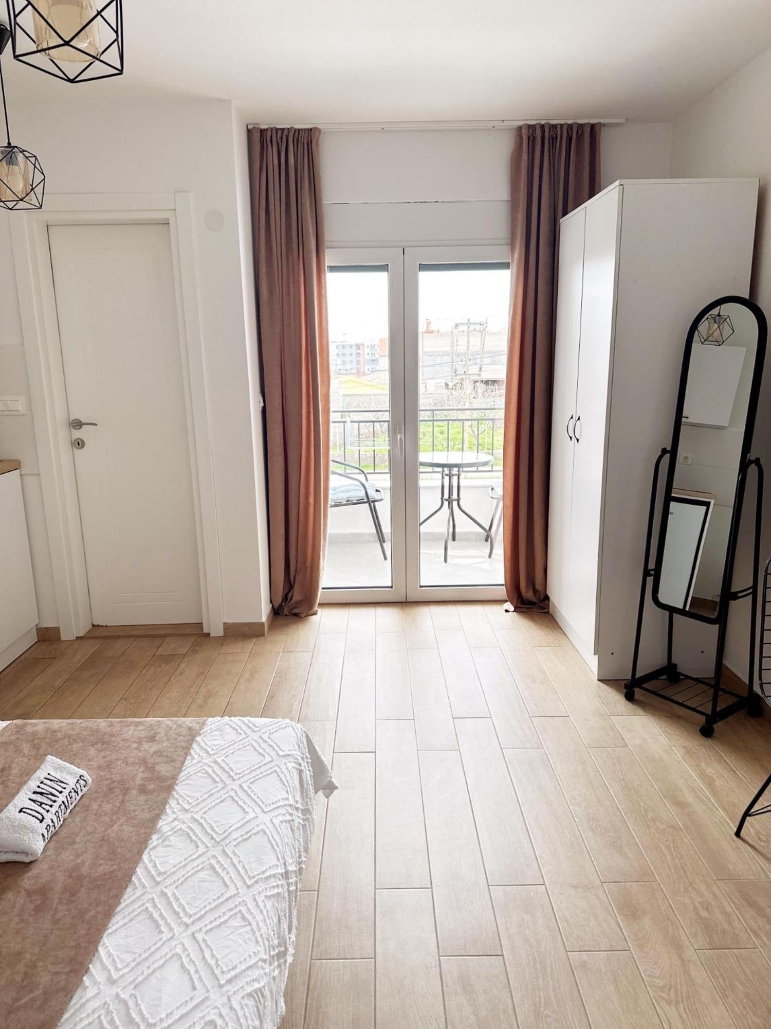 Danin Apartmani Bar Dış mekan fotoğraf