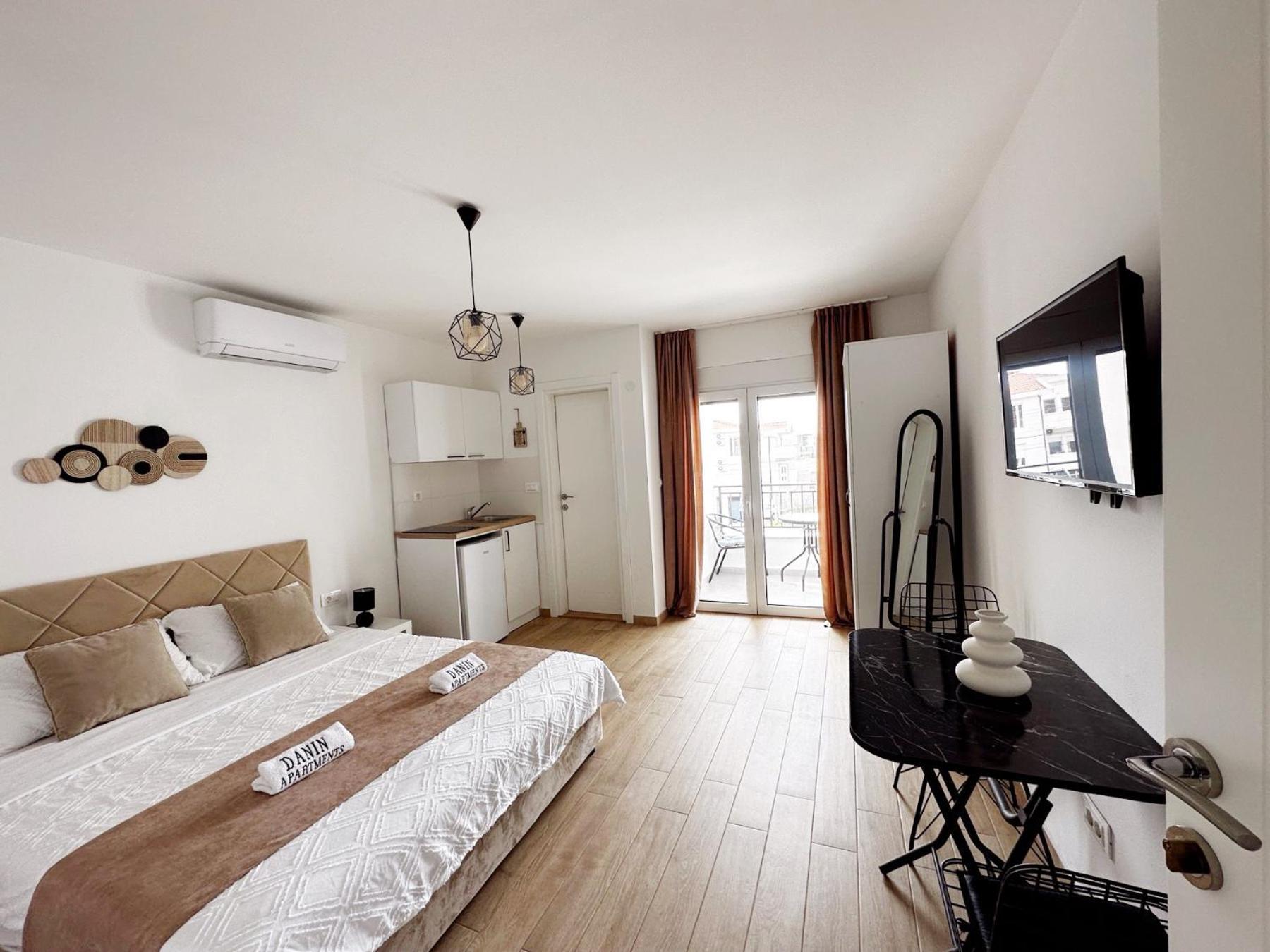 Danin Apartmani Bar Dış mekan fotoğraf