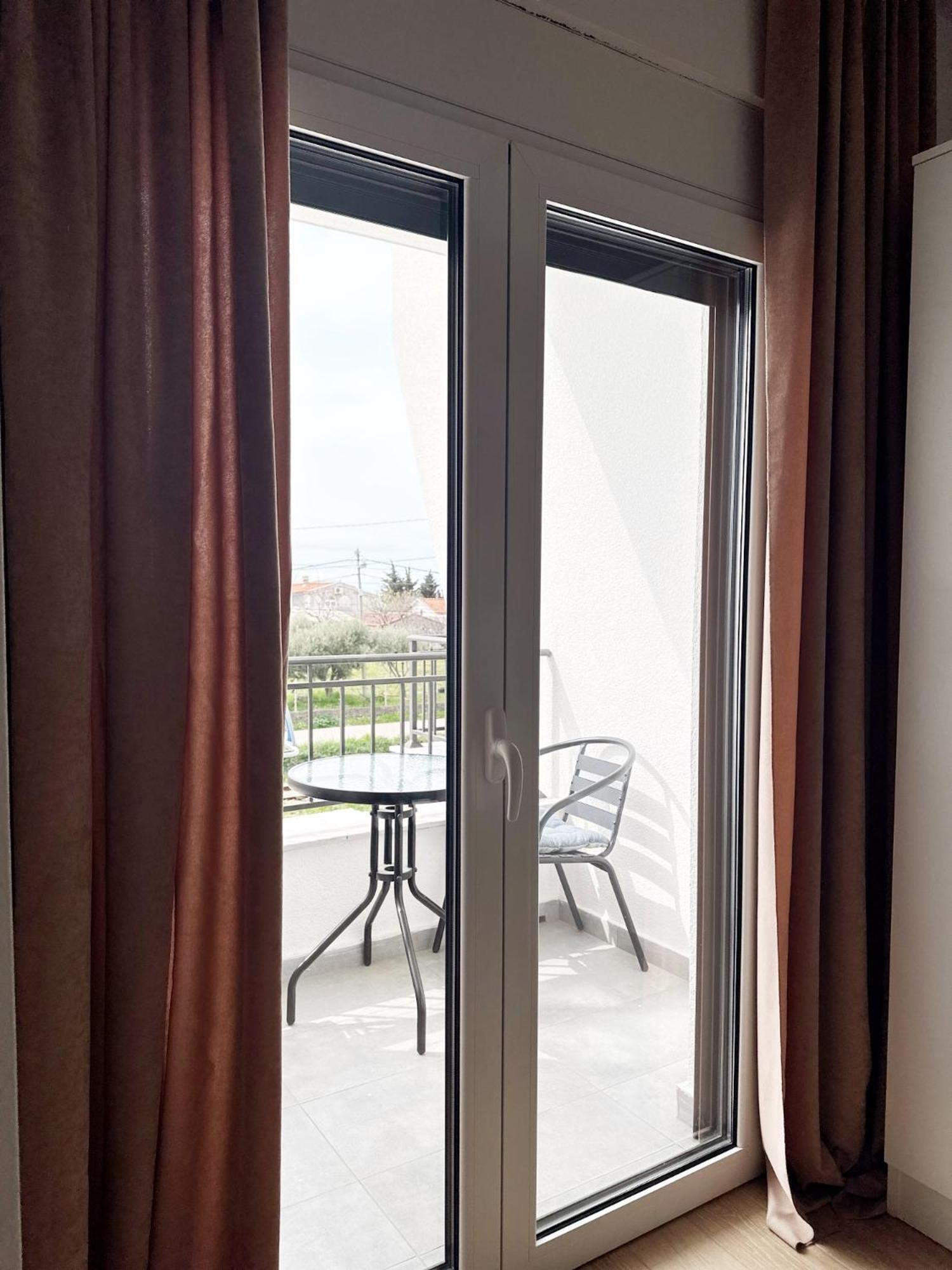 Danin Apartmani Bar Dış mekan fotoğraf