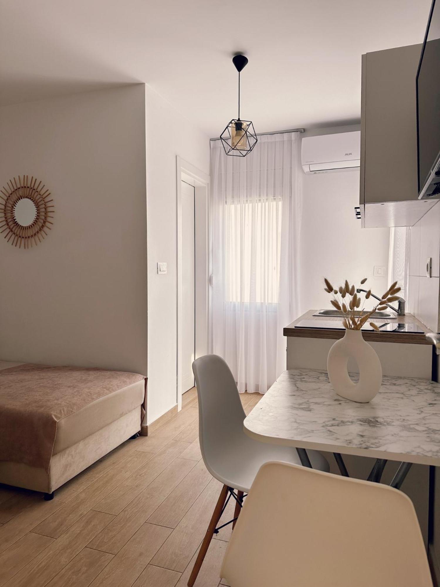 Danin Apartmani Bar Dış mekan fotoğraf