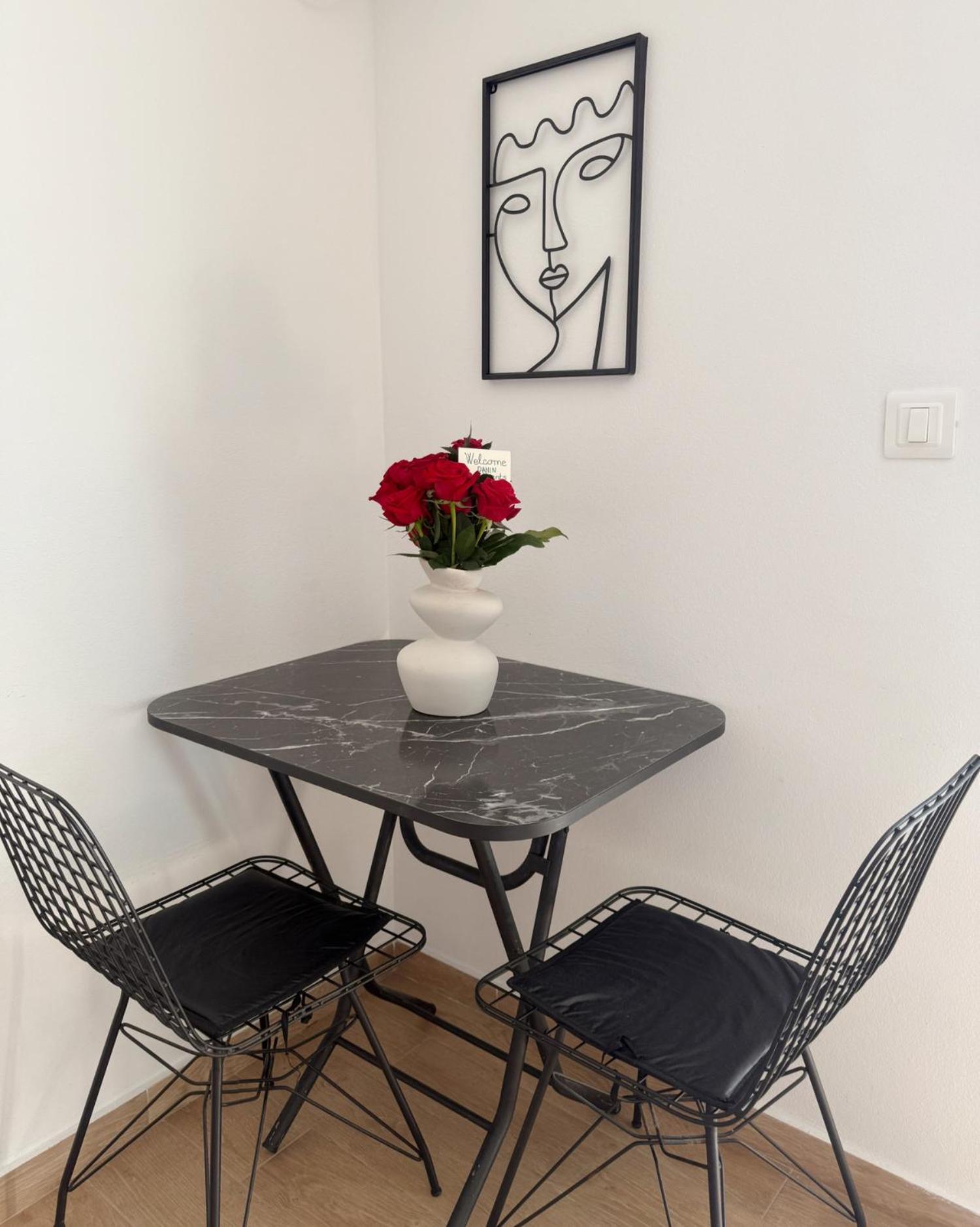 Danin Apartmani Bar Dış mekan fotoğraf